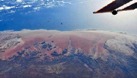 Namibia : उल्कापिंडासारखे दिसणारे नामिबियातील जुने वाळवंट