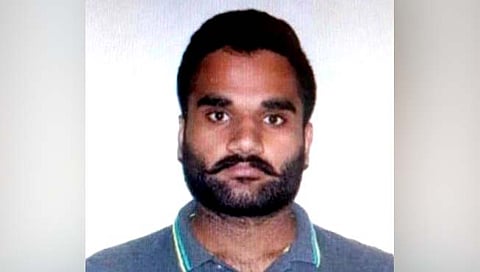 भारतात गुन्हे, अन् कॅनडामध्ये आश्रय!