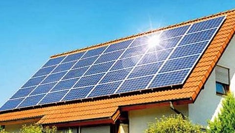 घराच्या छतावरच करा वीजनिर्मिती; वीज ग्राहकांसाठी याेजना, ७८ हजार रुपयांपर्यंतचे मिळते अनुदान