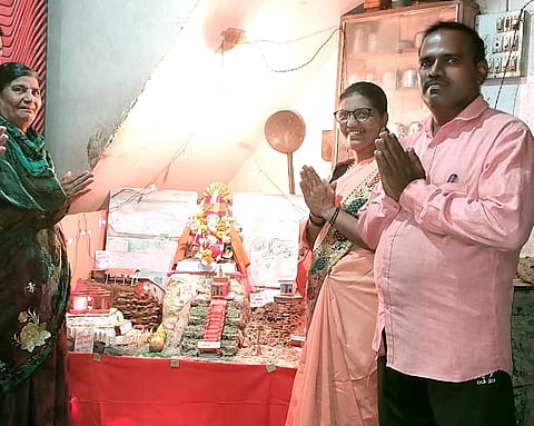 समीर हुसेन संदे कुटूंब