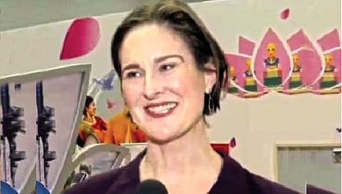 अस्खलित हिंदी बोलणार्या अमेरिकन प्रवक्त्या