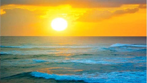 जिथे सूर्यास्तच होत नाही, तिथे लोक वेळा कशा पाळतात?