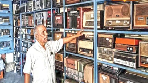 जुन्यापुराण्या 1300 रेडिओंचा संग्रह!