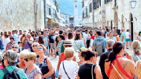 गुदमरलेली पर्यटनस्थळे