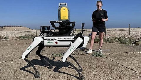 रोबो श्वानाने शीतयुद्धाच्या काळातील जागेचा केला सर्व्हे