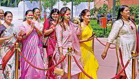 27 वर्षे रखडलेले महिला आरक्षण मोदी सरकारने केले गतिमान