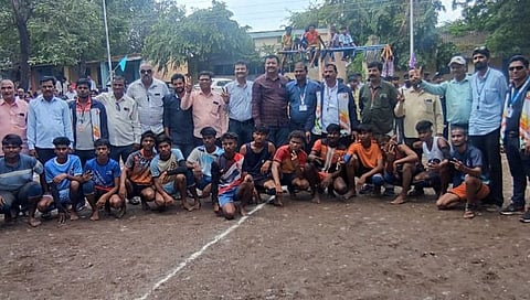 धुळे : पावसाळी क्रीडा स्पर्धत सामोडे अनुदानित आश्रमशाळेचे संघ विजयी