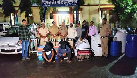 धुळे : पिंपळनेर येथे बनावट देशी दारूचा कारखाना उद्धवस्त