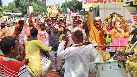 Nashik Ganeshotsav : रिमझिम पावसात नाशिककरांनी केले लाडक्या बाप्पाचे स्वागत