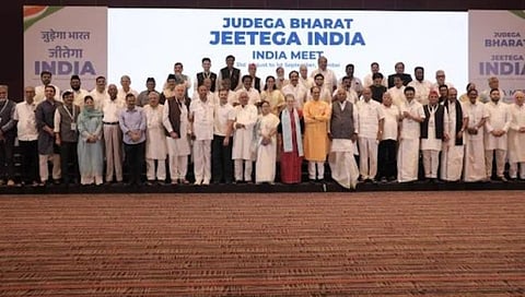 इंडिया आघाडीच्या बैठकीआधी प्रमुख नेत्यांचे एकत्रित फोटोसेशन, दिला एकजुटीचा संदेश