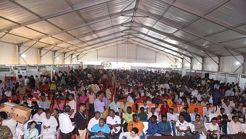 Thane : ठाण्यात ‘दिव्यांग आपल्या दारी’ कार्यक्रमात दिव्यांग चक्कर येऊन पडले