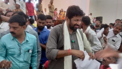 धुळे : ‘मिशन संवेदना’उपक्रमांतर्गत ५ हजार ३०० लाभार्थींना लाभ