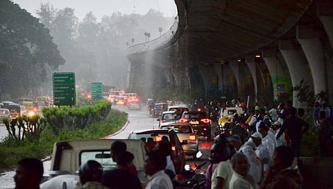 नाशिकला पावसाचा तडाखा(फोटो-हेमंत घोरपडे)