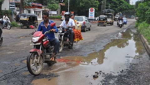 Nashik News : सर आली धावून कच गेली वाहून, विसर्जनाची वाट बिकट
