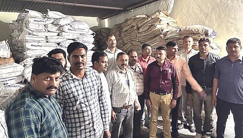 नाशिकमधील दूध भेसळीचा पोलिसांकडून पर्दाफाश, कपडे धुण्याचा सोडा व रासायनिक पावडरचा साठा हस्तगत