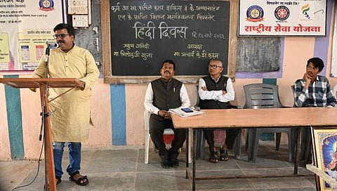 हिंदी राष्ट्रीय एकता की कडी : प्रा.डॉ.आनंद खरात