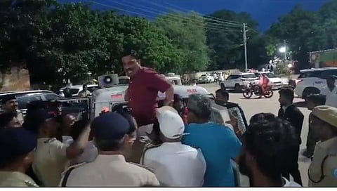 धुळे : शिंदखेड्यात ठाकरे गटाचा रावसाहेब दानवे, जयकुमार रावल यांच्या विरोधात राडा