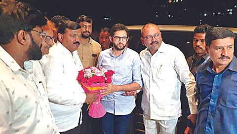 आदित्य ठाकरे आज नाशिकच्या बांधावर, शेतकऱ्यांशी साधणार संवाद