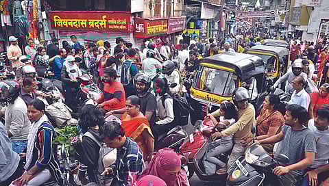 नाशिक : वरुणराजाच्या आगमनाने गणेशभक्तांचा आनंद द्विगुणित