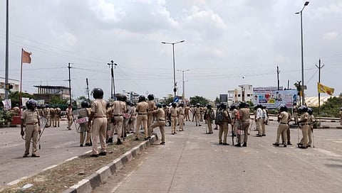 Maratha Reservation Protest : अंबड चौफुली येथे वाहनांवर दगडफेक