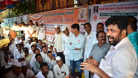 जमिनीचे लिलाव केले, तर गाठ माझ्याशी ; बच्चू कडू यांचा जिल्हा बँक अधिकाऱ्यांना इशारा