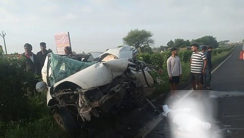 Nashik Accident : चांदवडला कंटेनर आणि कारचा भीषण अपघात, कारमधील चार ठार