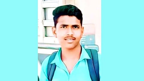 नाशिक : खड्डा चुकवण्यास गेला अन् जीव गमावून बसला, वडनेरभैरव येथील घटना