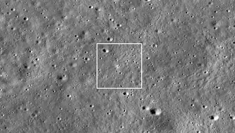 Chandrayaan-3 | नासाने जारी केली चांद्रयान-३ च्या लँडिंग साइटची छायाचित्रे