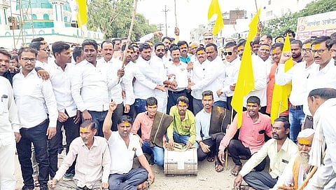 Dhangar reservation : .. तर राज्य सरकारला झळ सोसावी लागेल; जामखेडमध्ये चक्काजाम आंदोलन