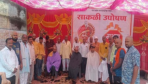 जालना: कुंभारपिंपळगाव येथे ६० तरुणांनी मुंडन करून केला शासनाचा निषेध