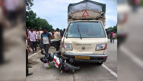 जालना : आष्टी माजलगाव रस्त्यावर टेम्पोची मोटारसायकलला धडक; तरुण गंभीर जखमी