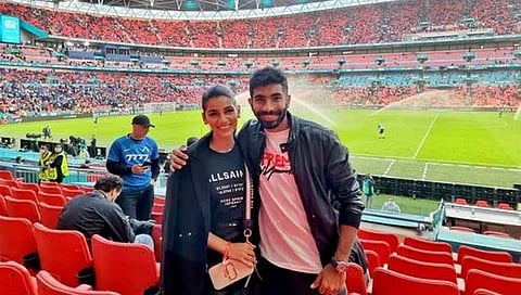 Jasprit Bumrah and Sanjana | आशिया चषक दौरा सोडून मुंबईत परतलेल्या बुमराहनं दिली गुड न्यूज