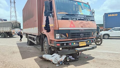 कोल्हापूर : टोप-कासारवाडी फाट्यावर ट्रकची दुचाकींना धडक; एकजण ठार तर एक गंभीर जखमी