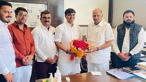 MLA Yogesh Gholap : माजी आमदार योगेश घोलप राष्ट्रावादीच्या वाटेवर? शरद पवार यांच्या भेटीनंतर राजकीय चर्चांना उधाण