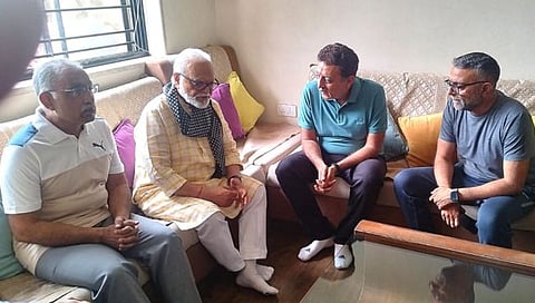 अपहरणातून सुटका झालेल्या मदन पारख यांची छगन भुजबळांनी घेतली भेट