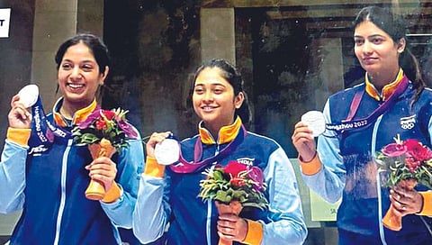 नेमबाजांनी उघडलेे भारताचे खाते; रमिता, मेहुली, आशी यांना सांघिक रौप्यपदक