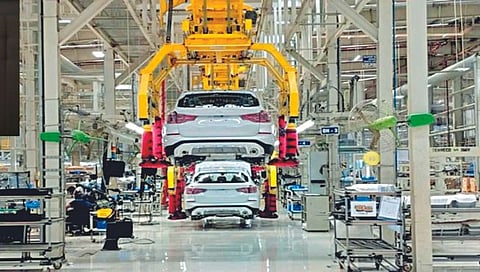 Automotive industry : वाहन उद्योगाची भरारी