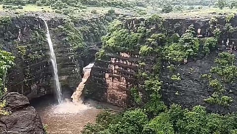 छ.संभाजीनगर: दीड महिन्यानंतर अजिंठा लेणीतील सप्तकुंड धबधबा प्रवाहित