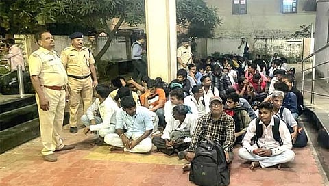 Thane Crime News : महिलासह दिव्यांगांच्या डब्यातून प्रवास करणाऱ्या २७६ जणांवर कारवाई