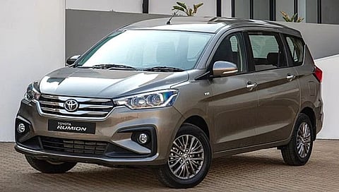 Toyota New MPV Car : ‘इर्टिगा’ला चॅलेंज देण्यासाठी टोयोटाची नवी कार सज्ज
