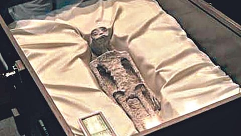 मेक्सिकोच्या संसदेत परग्रहवासीयांचे मृतदेह; एक हजार वर्षांपूर्वीचे शव दाखविले