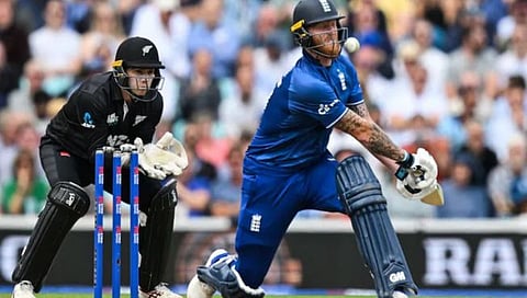 इंग्लंड आणि न्यूझीलंड चार सामन्यांच्या वनडे मालिकेतील तिसऱ्या सामन्यात इंग्लंडच्या अष्टपैलू खेळाडू बेन स्टोक्स याने धुवाँधार फलंदाजीने चाहत्यांची मने जिंकली.