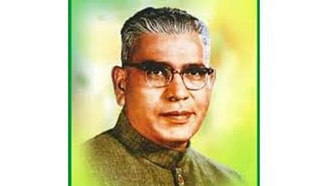 …अन् मुख्यमंत्री म्हणाले, हे घ्या शंभर रुपये आणि आणा पेढे Marathwada Cabinet meeting