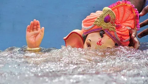 Ganesh Visarjan 2023 : मानवतमध्ये गणरायाला उत्साहात निरोप; ८ तास विसर्जन मिरवणूक
