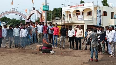 सोलापूर : जालन्यातील लाठीमारच्या निषेधार्थ पटवर्धन कुरोलीत गाव बंदची हाक