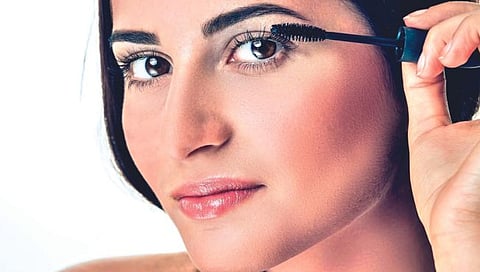 Waterproof Mascara : वॉटरप्रूफ मस्कारा कसा काढावा?