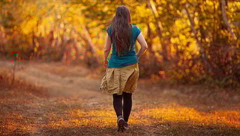 Silent Walking | ‘सायलेंट वॉकिंग’ ट्रेंडमध्ये का आहे, त्याचे आरोग्यासाठी फायदे काय?