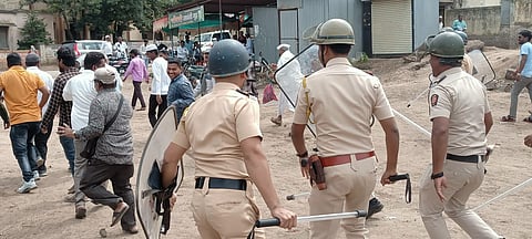 Nagar news : गणेशोत्सवाच्या पार्श्वभूमीवर अकोले शहरात दंगल नियंत्रण प्रात्यक्षिक