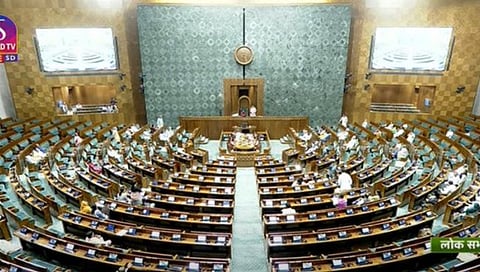 Women’s Reservation Bill: ‘महिला आरक्षण विधेयका’चे श्रेय घेण्यासाठी सत्ताधारी विरोधकांमध्ये संसद सभागृहात चढाओढ