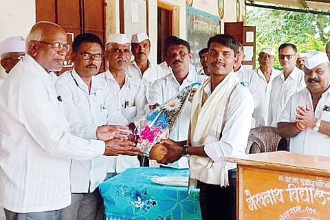 आदिवासी तरुण झाला अधिकारी! कडाळेची अधिकारीपदी झेप